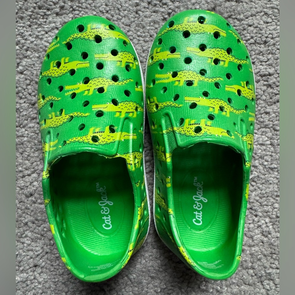 Cat & Jack Bright Green Alligator Shoes. Toddler size 5